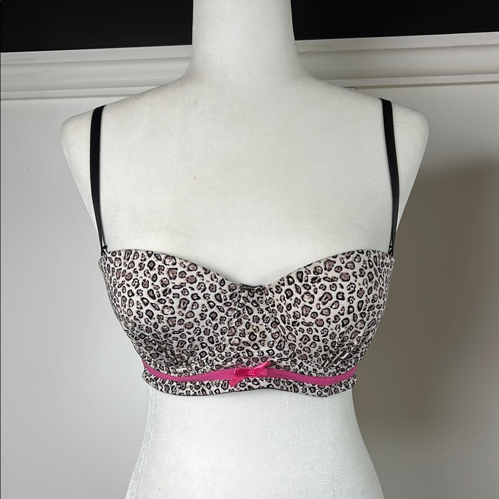 Leopard Print Women's Bra with Pink Accents